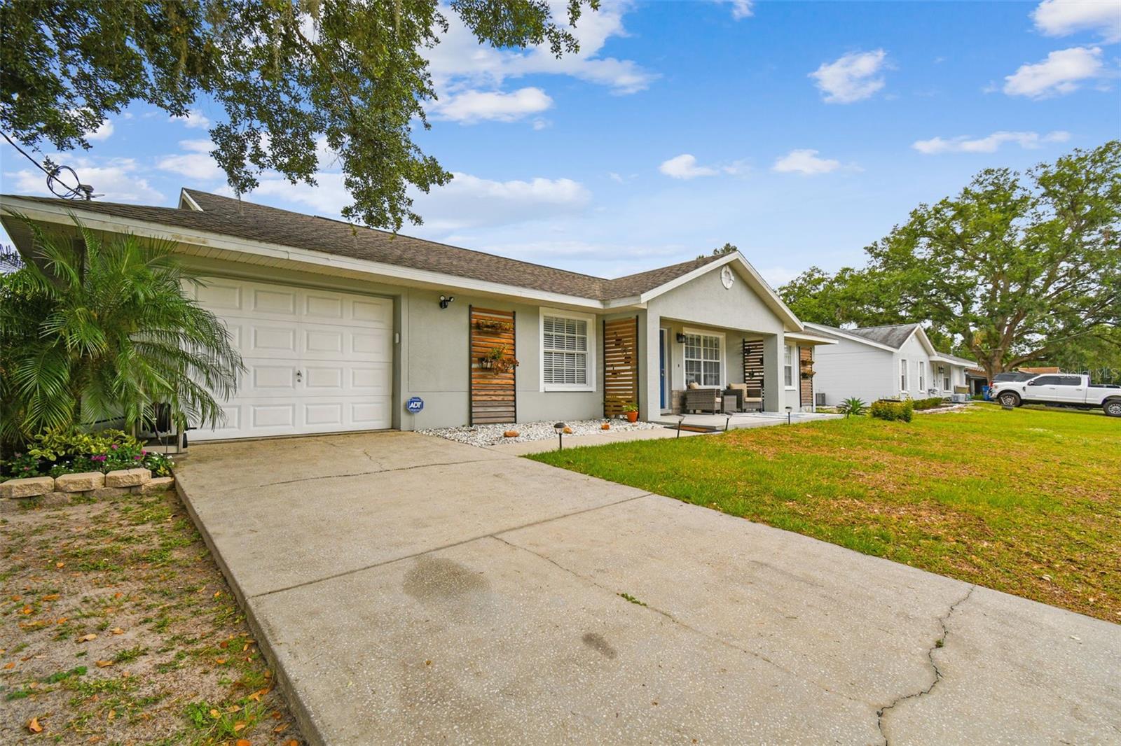12106 Meadow Ln Property Photo 2