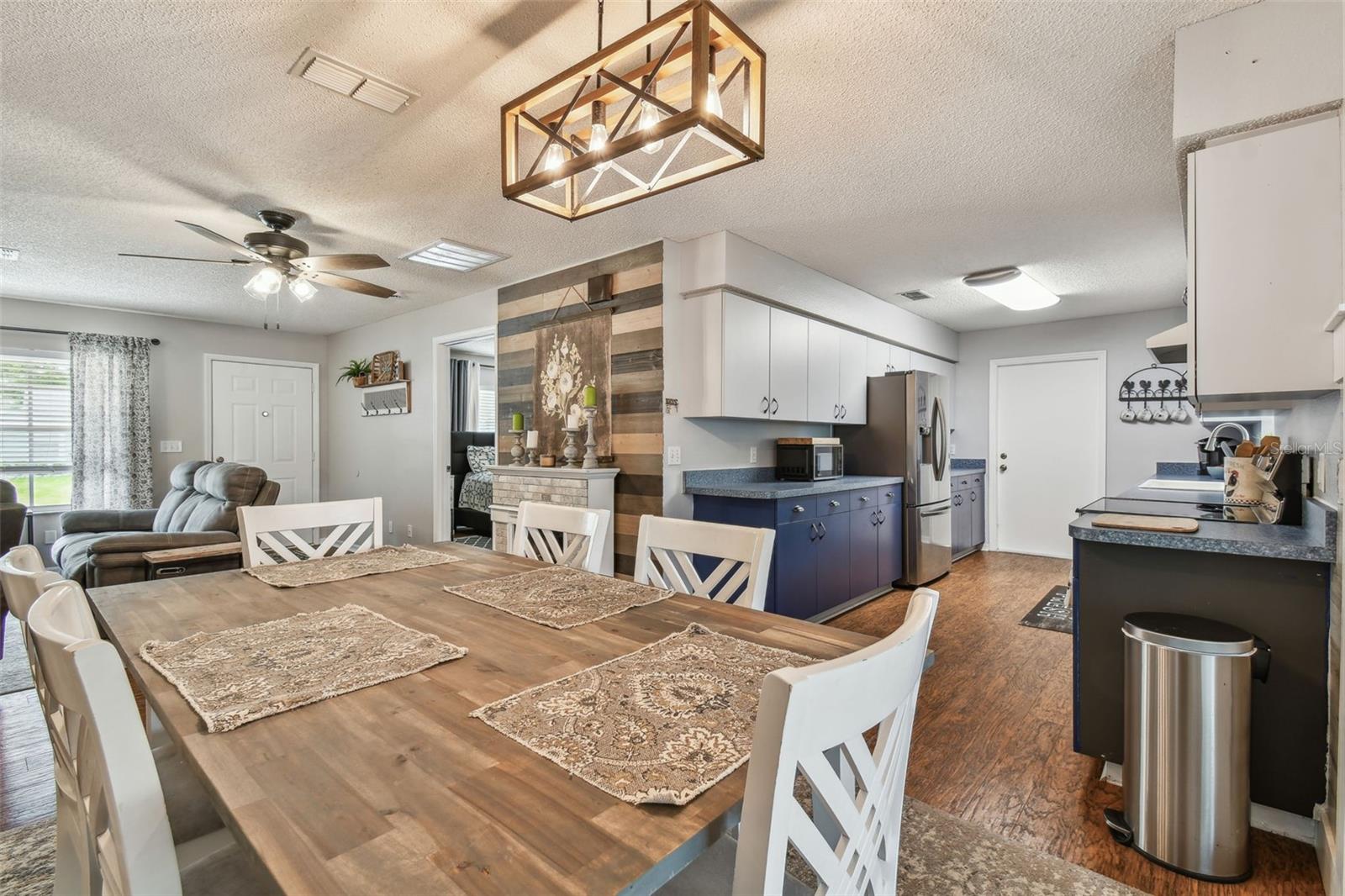 12106 Meadow Ln Property Photo 12