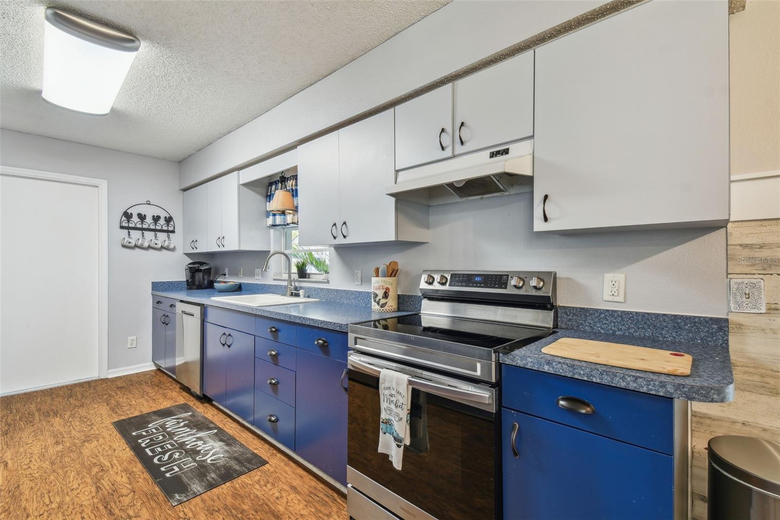 12106 Meadow Ln Property Photo 15