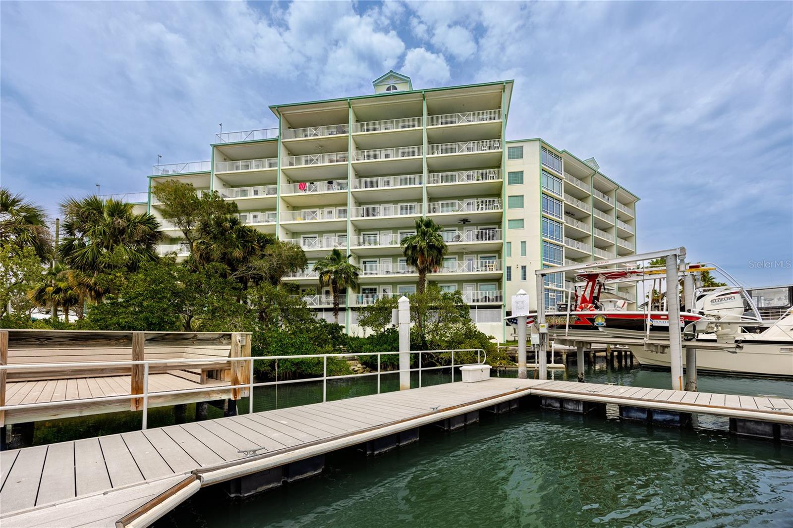 399 2nd St #217 Property Photo 2