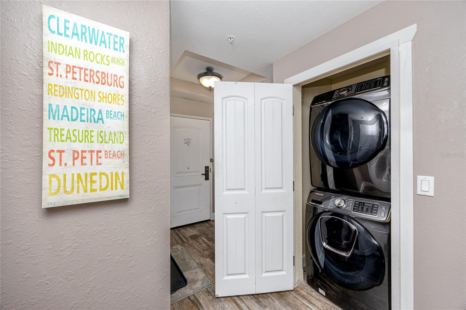 399 2nd St #217 Property Photo 7