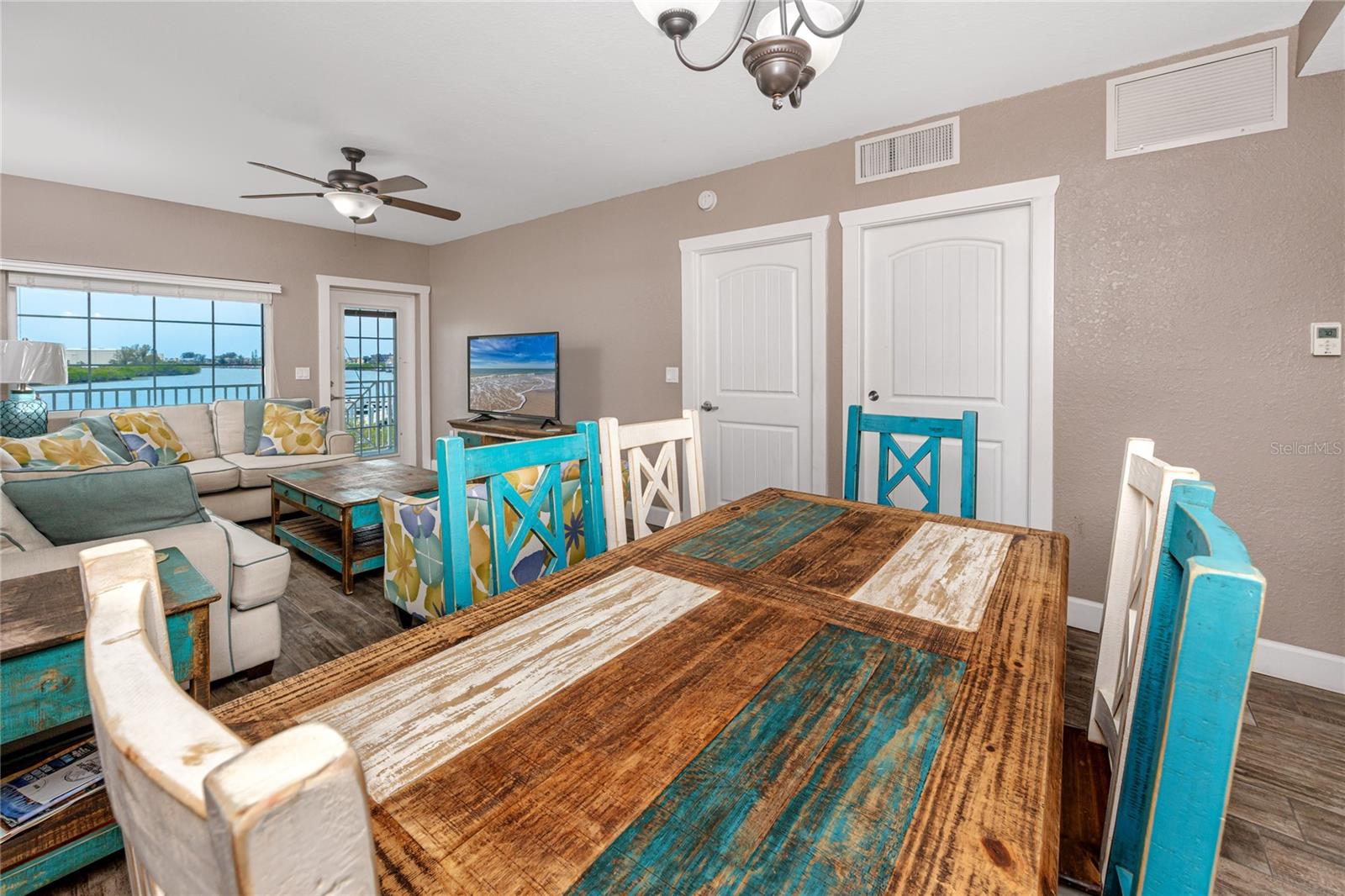 399 2nd St #217 Property Photo 11