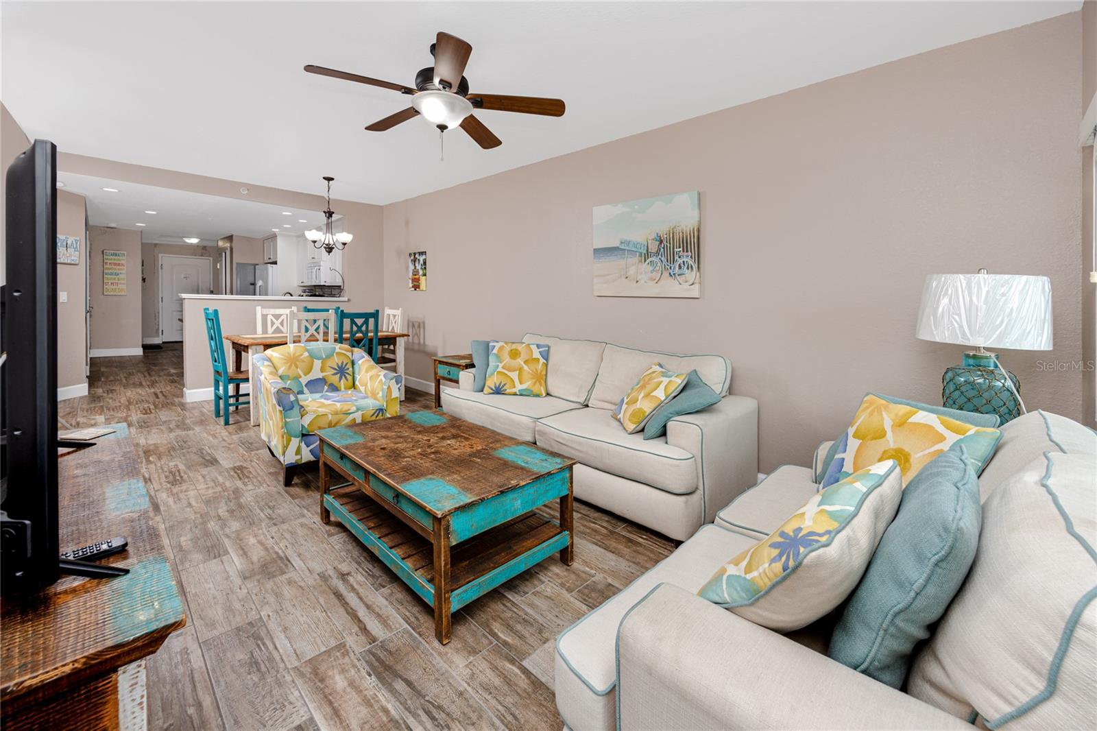 399 2nd St #217 Property Photo 14