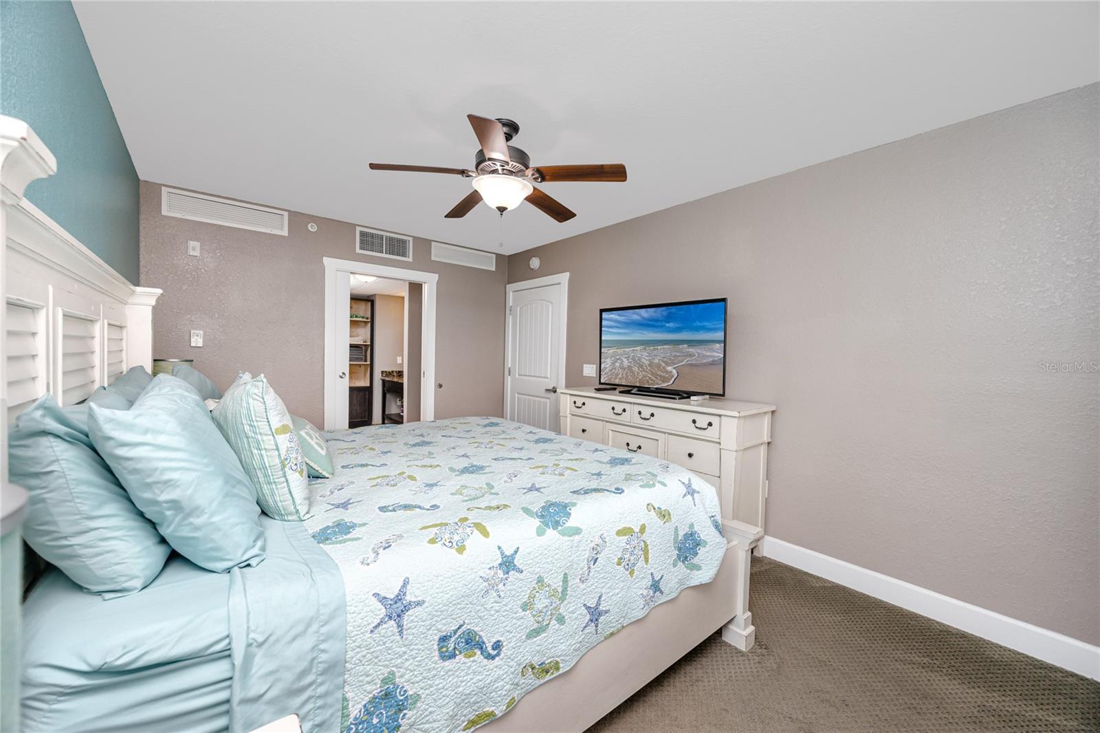 399 2nd St #217 Property Photo 17