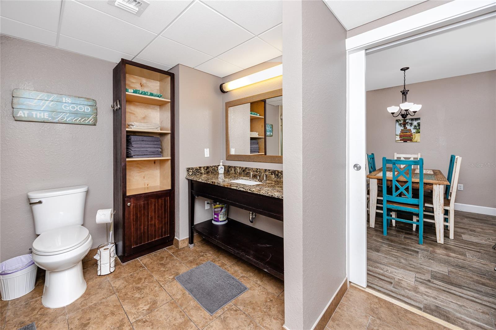 399 2nd St #217 Property Photo 20