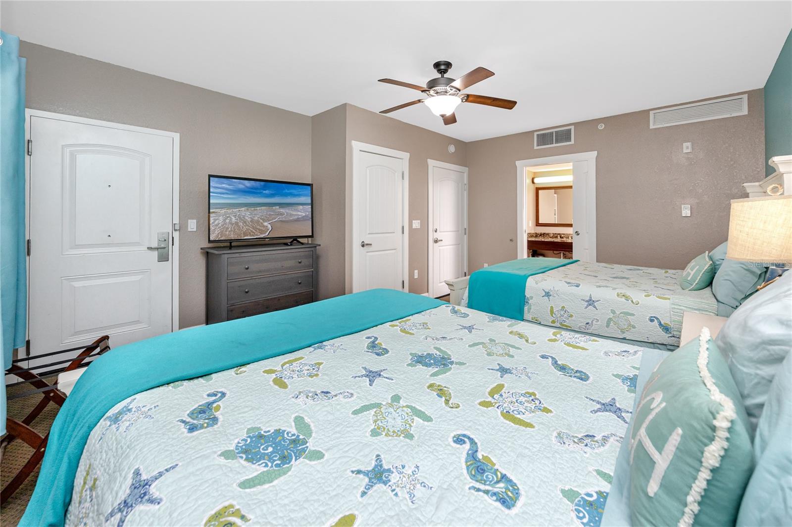 399 2nd St #217 Property Photo 22