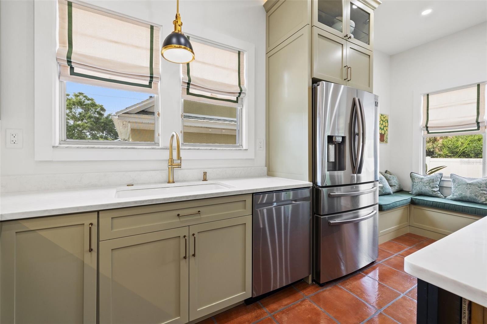 241 72nd St N Property Photo 4