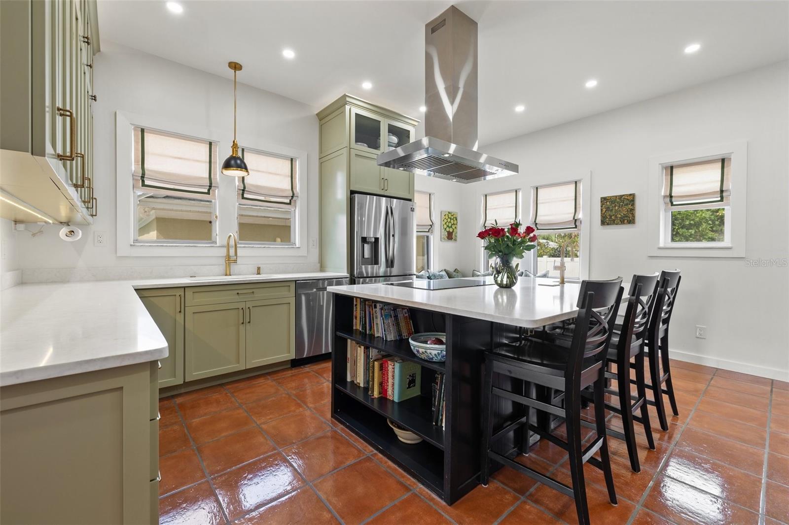 241 72nd St N Property Photo 5