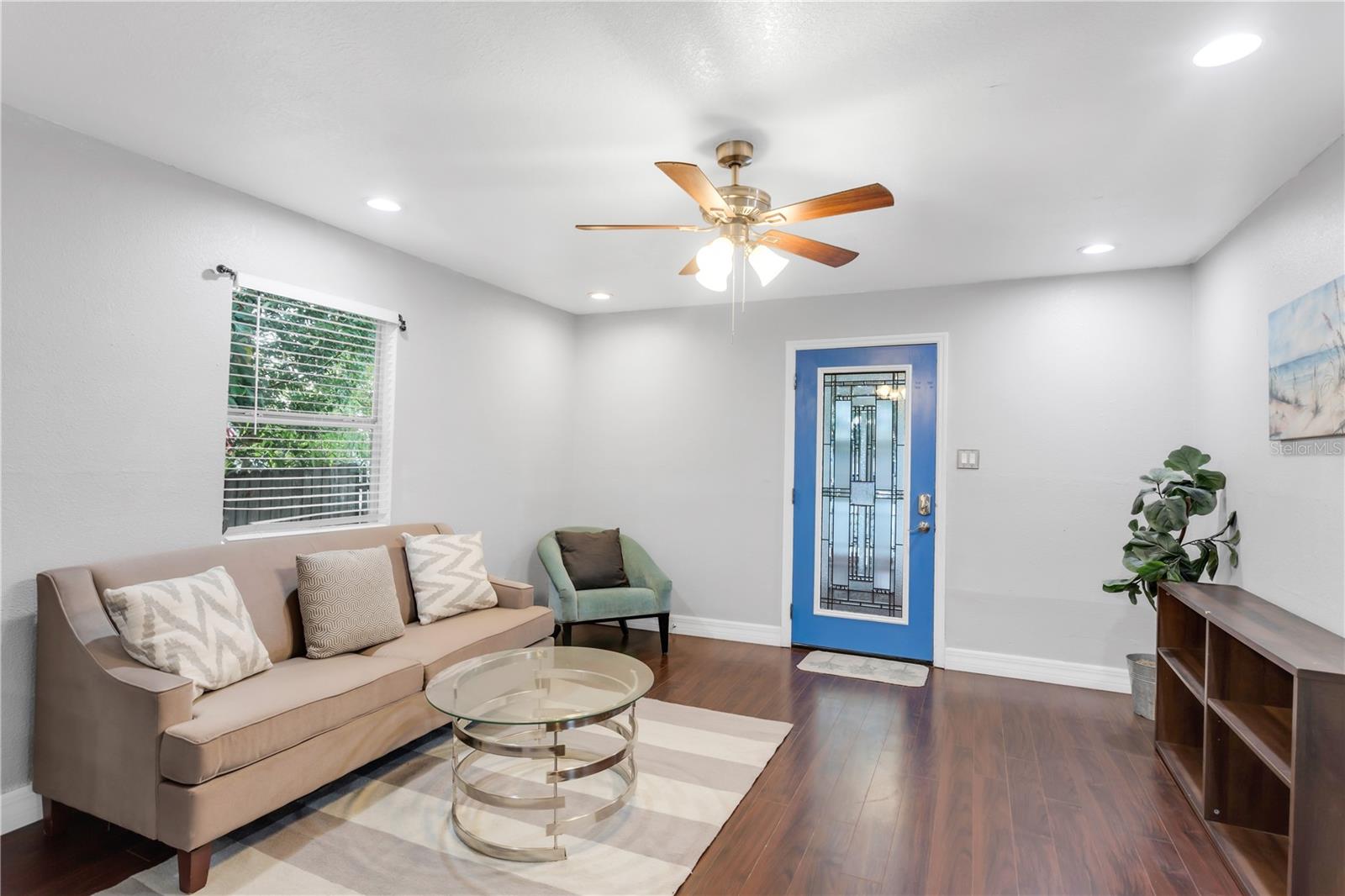 2916 W Crest Ave Property Photo 5