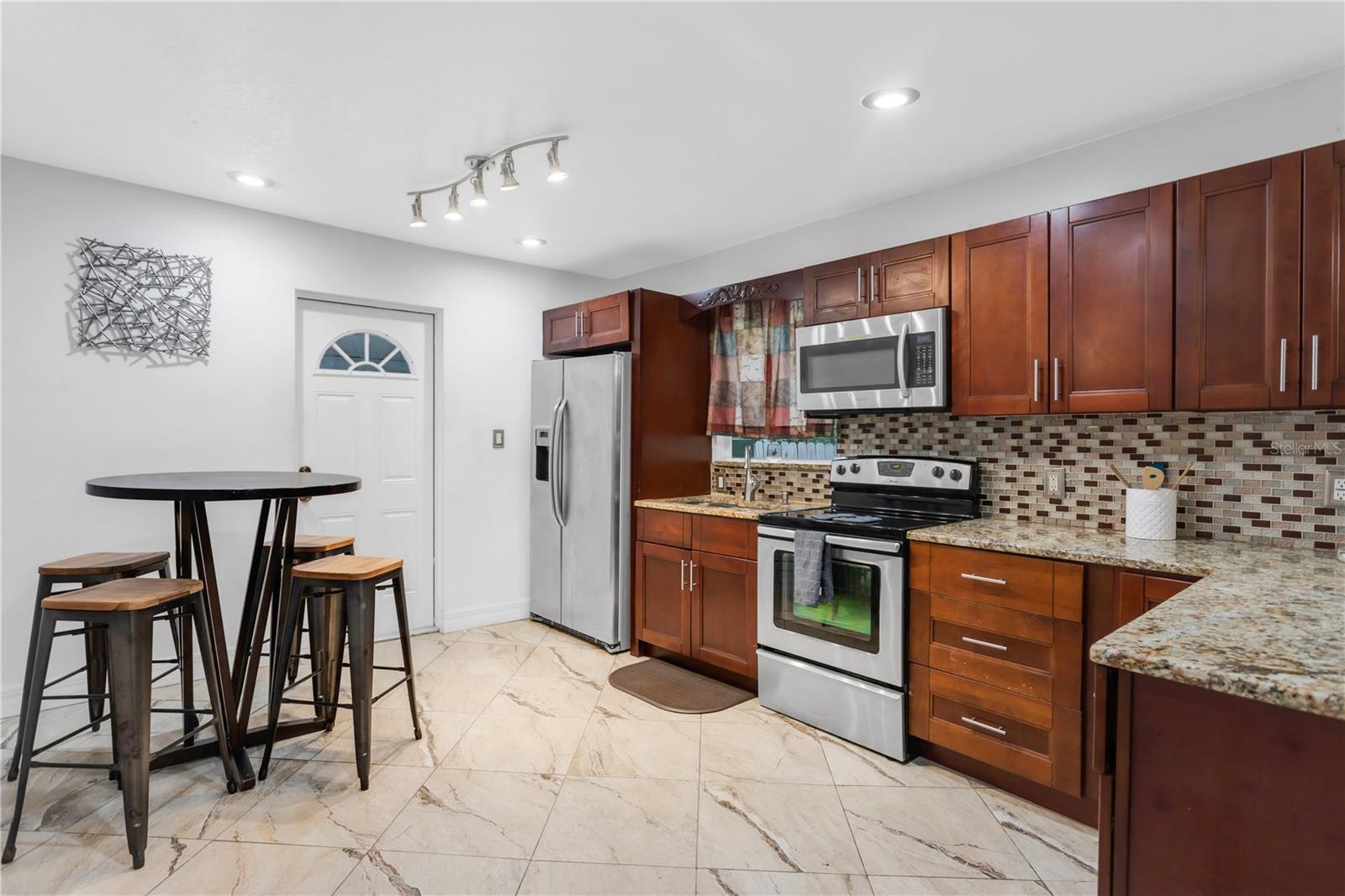 2916 W Crest Ave Property Photo 9