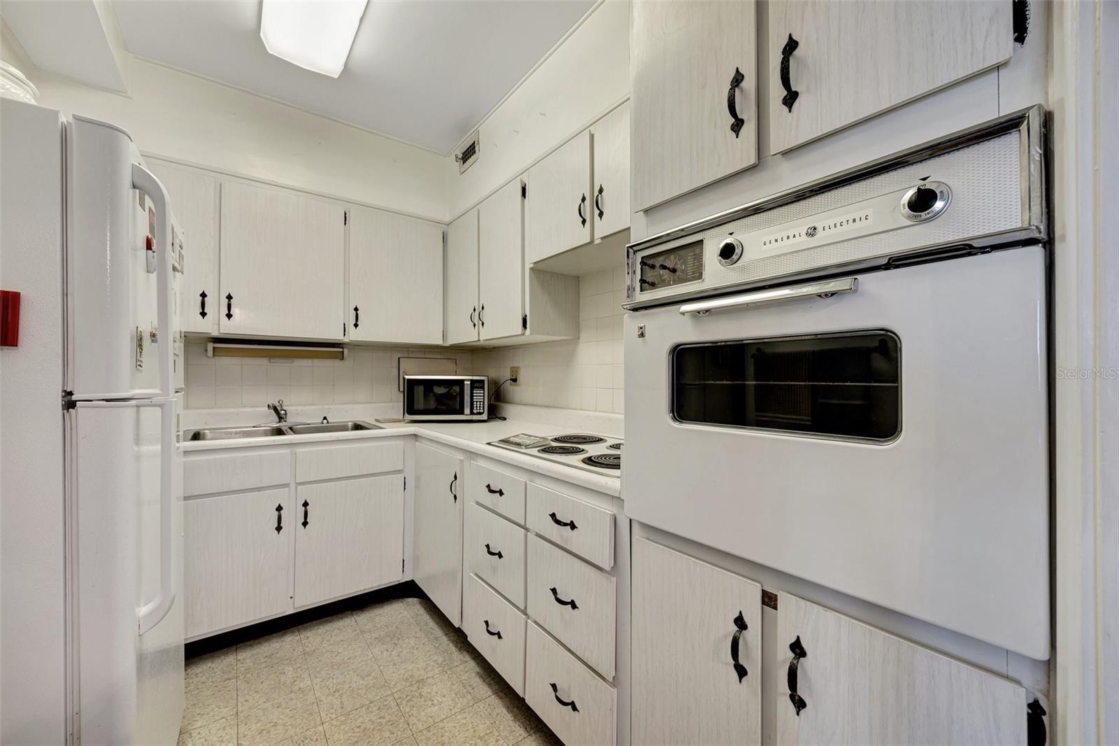 31 Island Way #1403 Property Photo 10