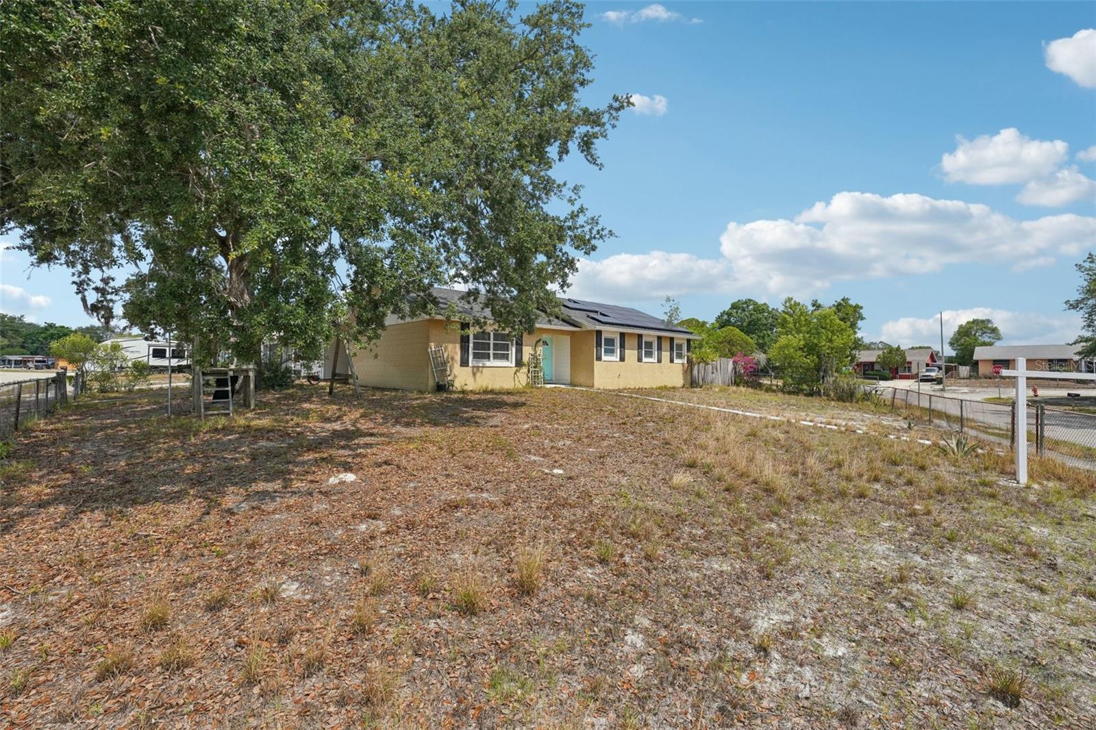 503 Holt Cir Property Photo 3