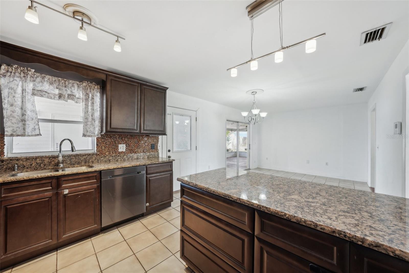 503 Holt Cir Property Photo 18
