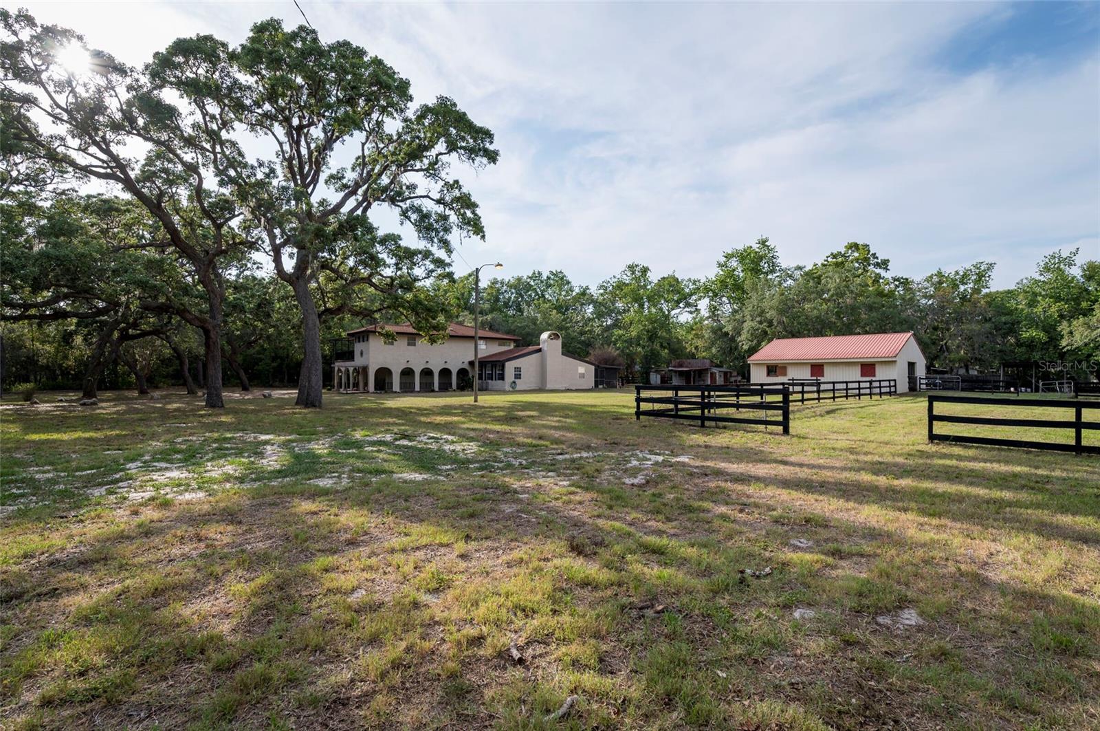 12311 Oakwood Dr Property Photo 4
