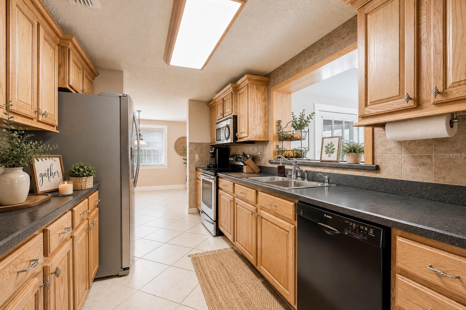 12311 Oakwood Dr Property Photo 7