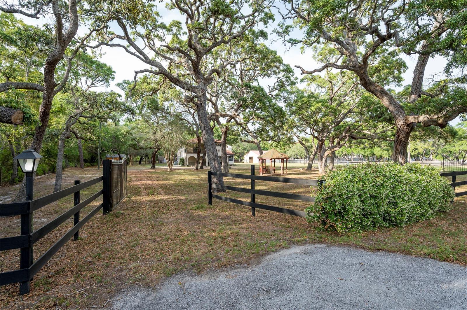 12311 Oakwood Dr Property Photo 30
