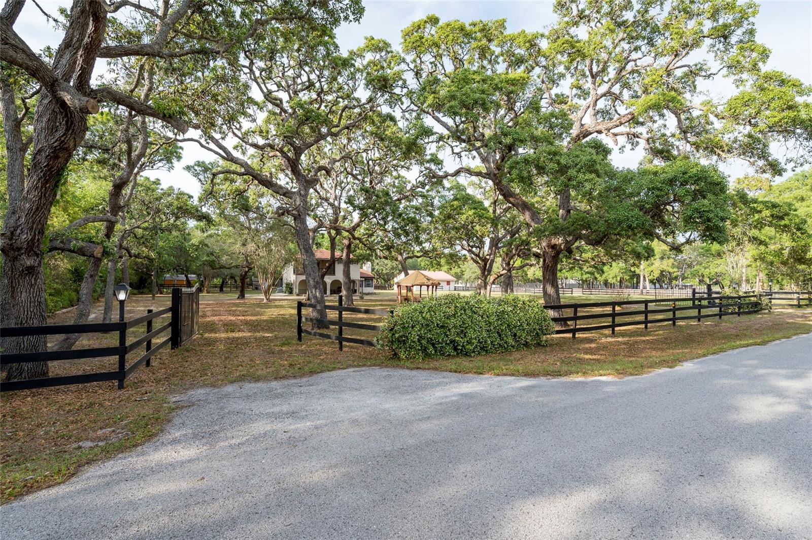 12311 Oakwood Dr Property Photo 32