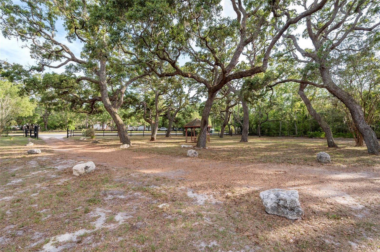 12311 Oakwood Dr Property Photo 35