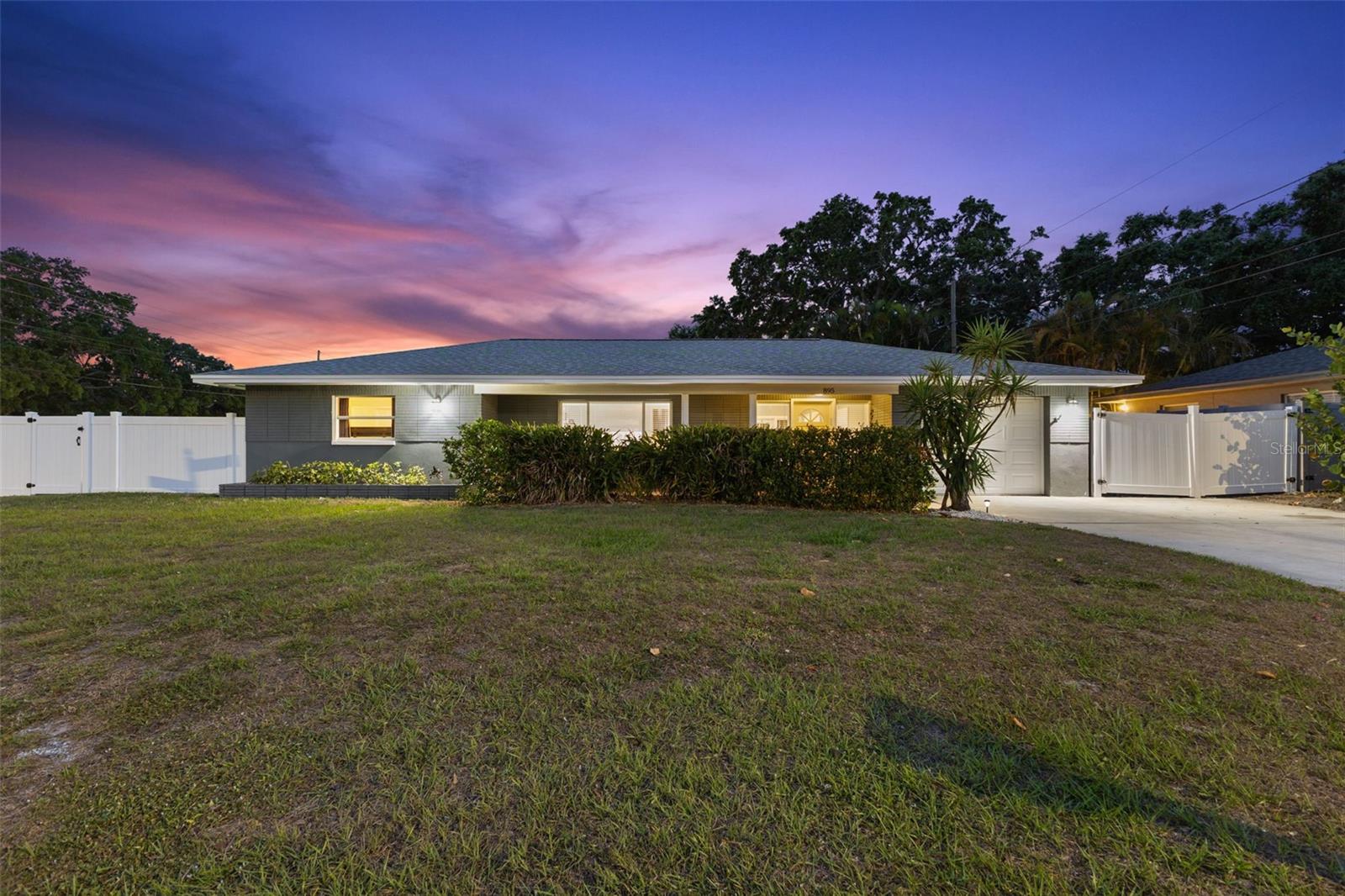895 JOAN ST Property Photo 1