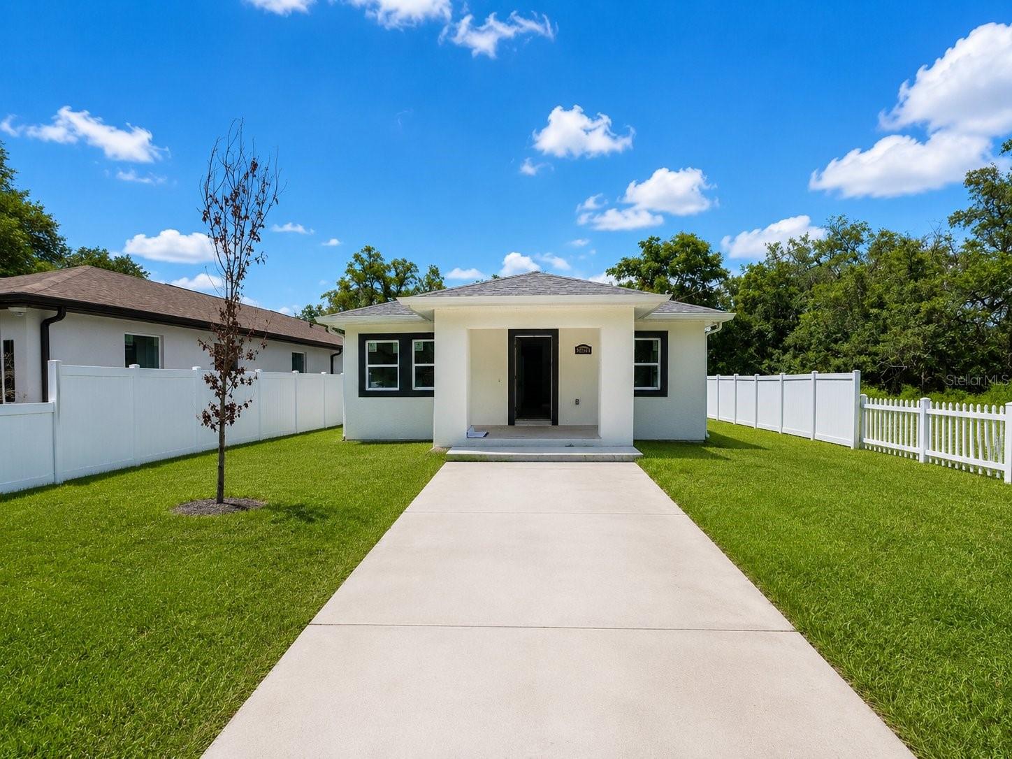 3704 Smith Tree St Property Photo 1