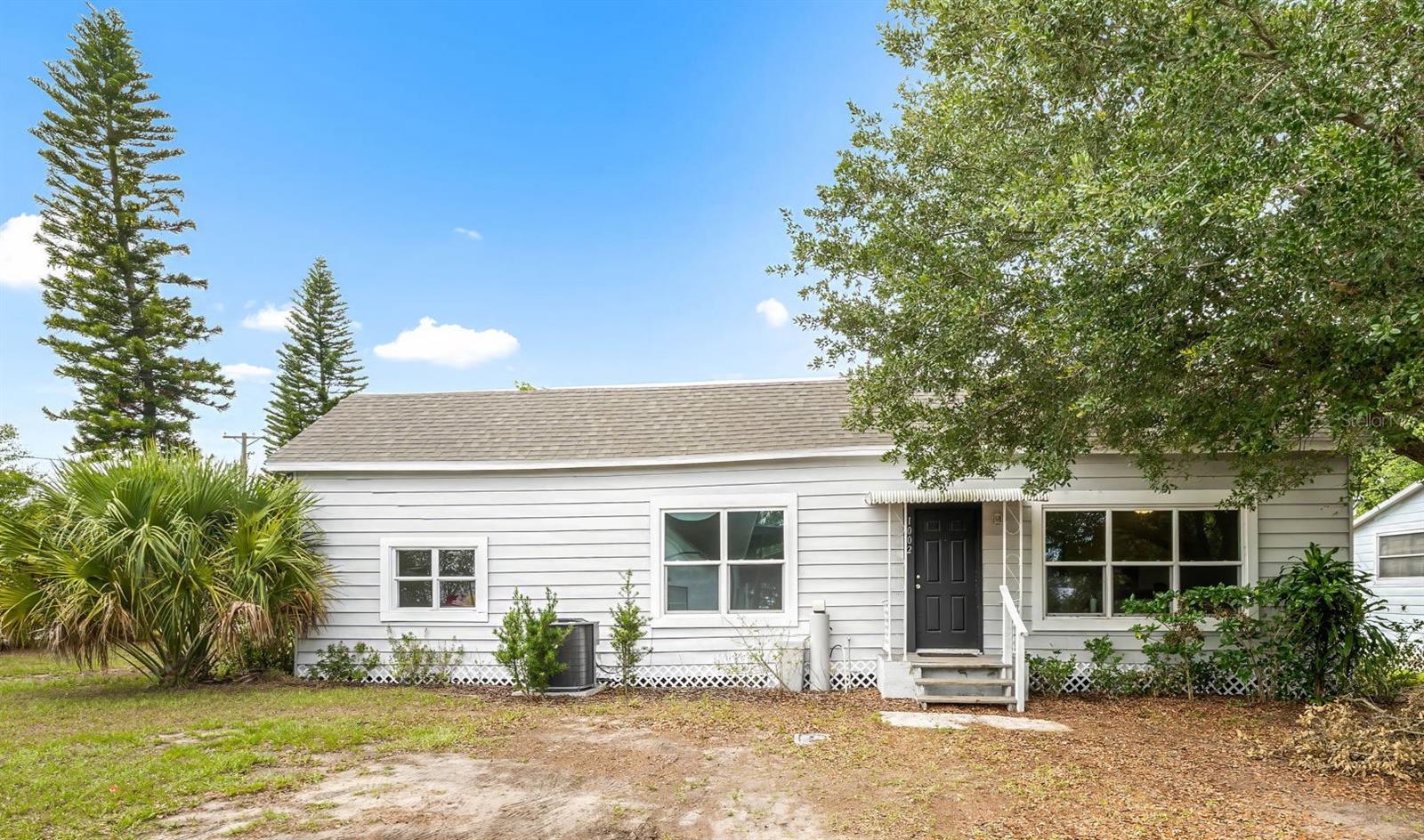 1002 Ne 1st St Property Photo 1