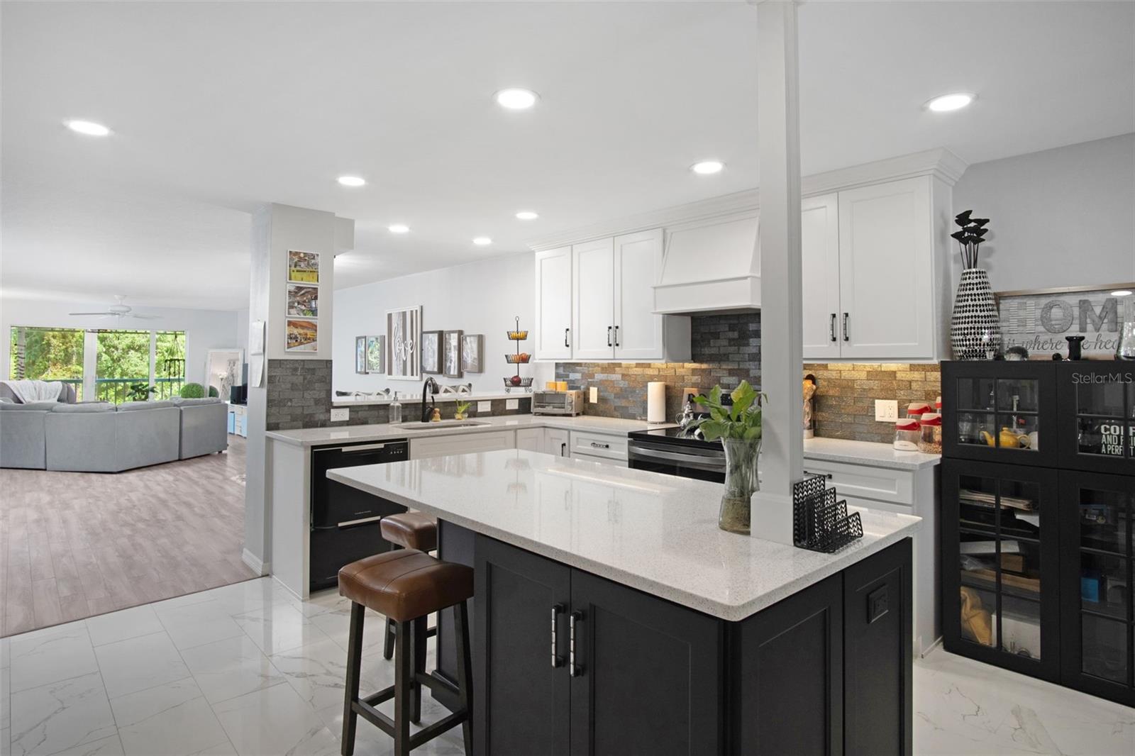 2533 Dolly Bay Dr #203 Property Photo 2