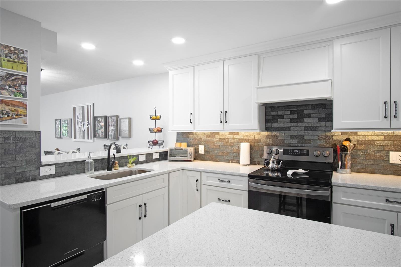 2533 Dolly Bay Dr #203 Property Photo 9