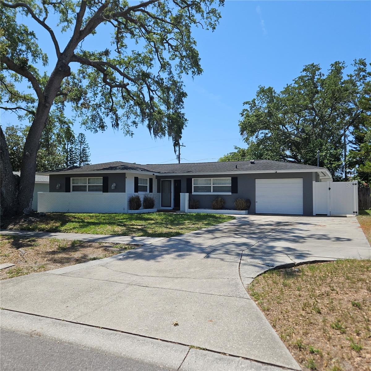 1663 Cambridge Dr Property Photo 1