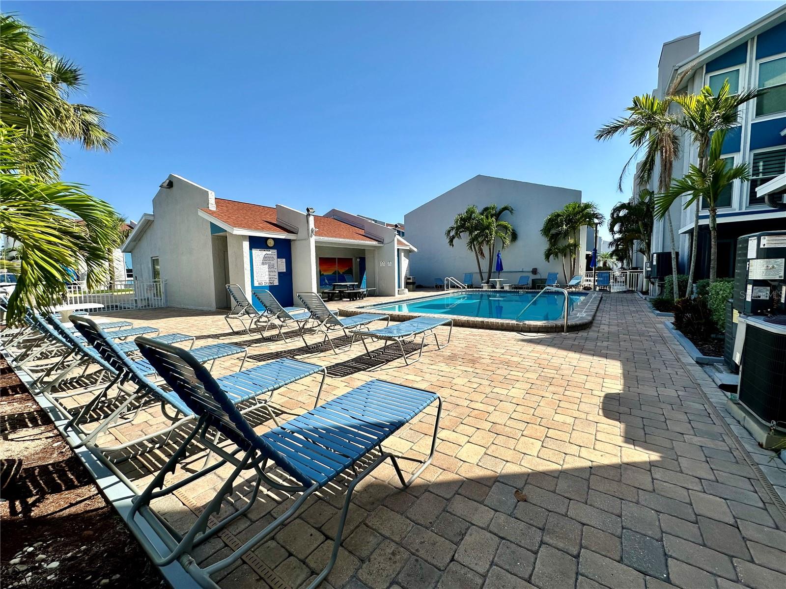 320 Medallion Blvd #g Property Photo 1