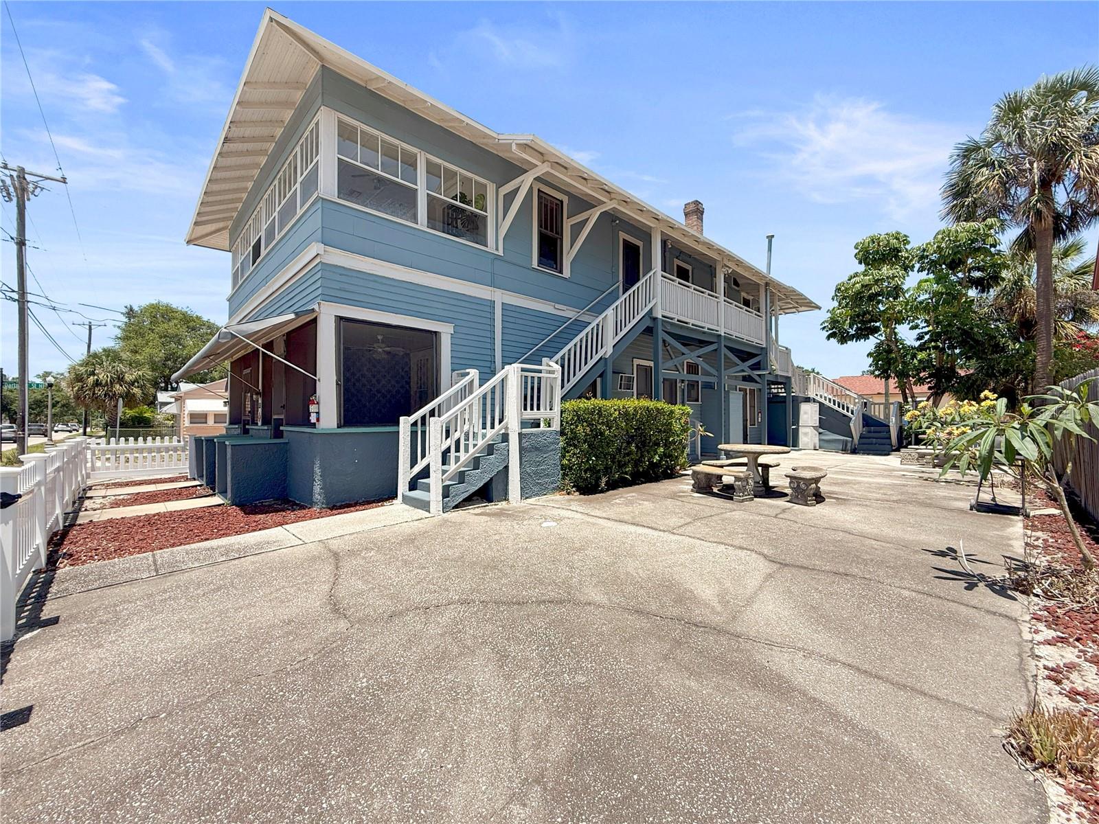 471 9th Ave N #5 Property Photo