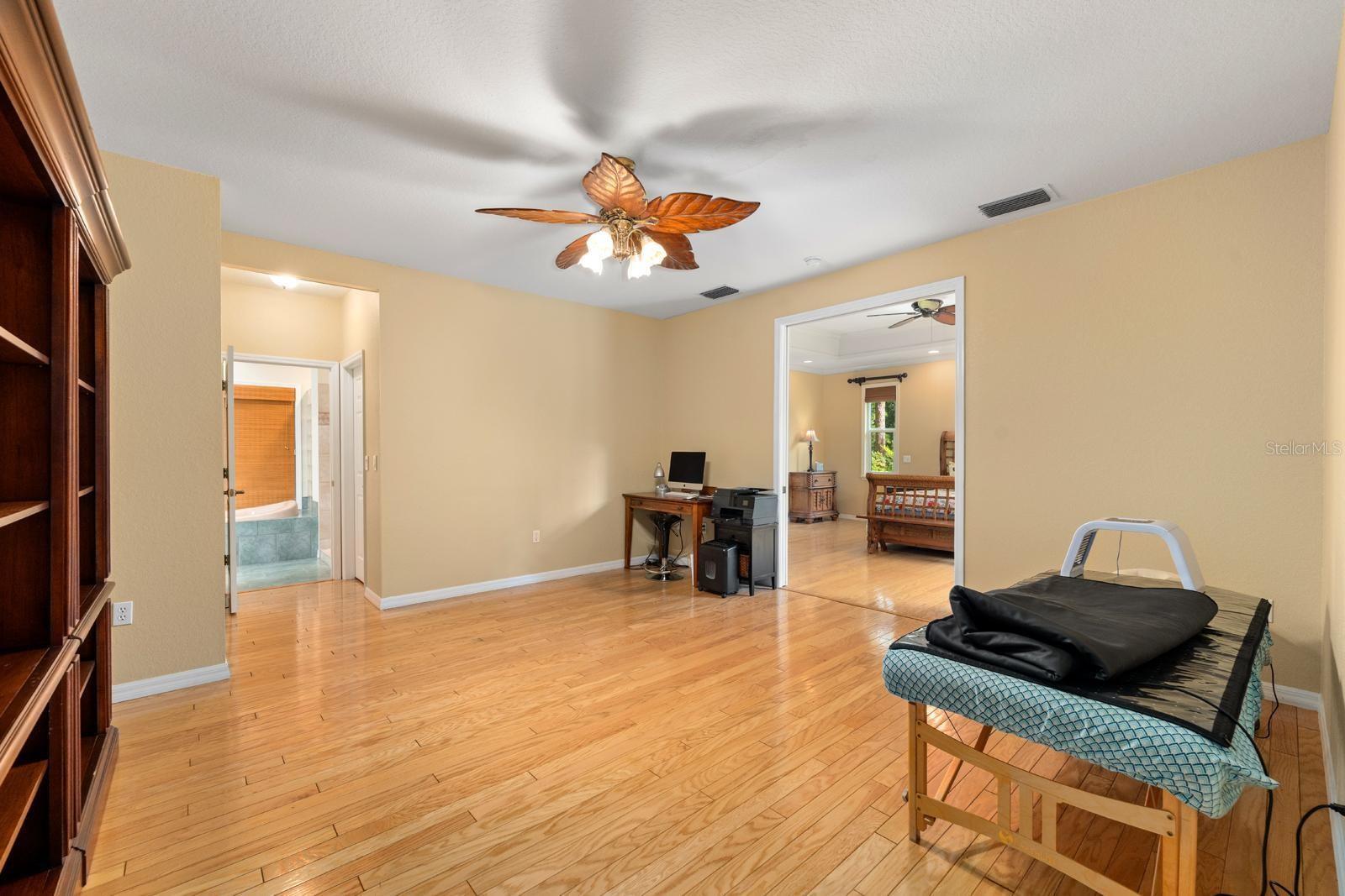 6915 215th St E Property Photo 17