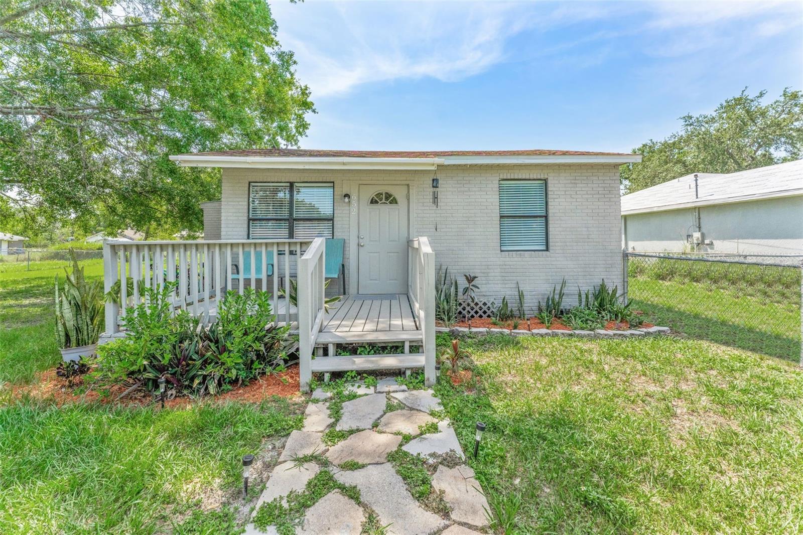 652 N Jackson St Property Photo 2