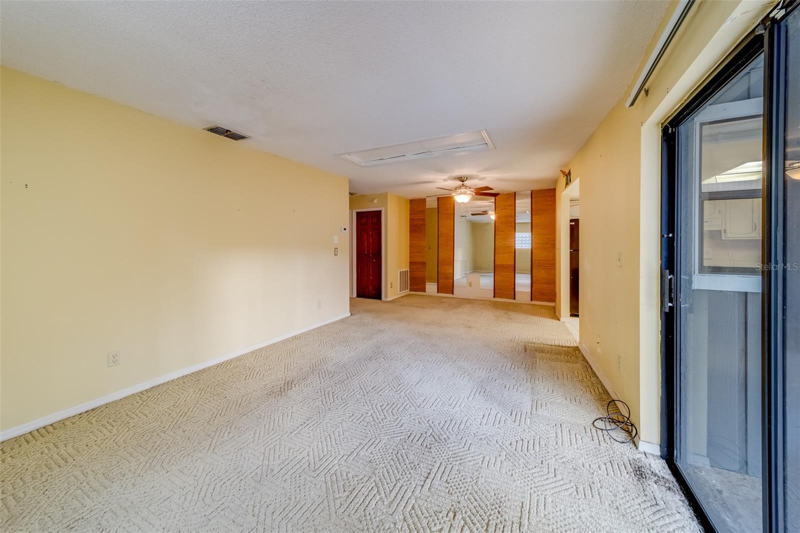 1249 Abbey Crescent Ln Property Photo 5