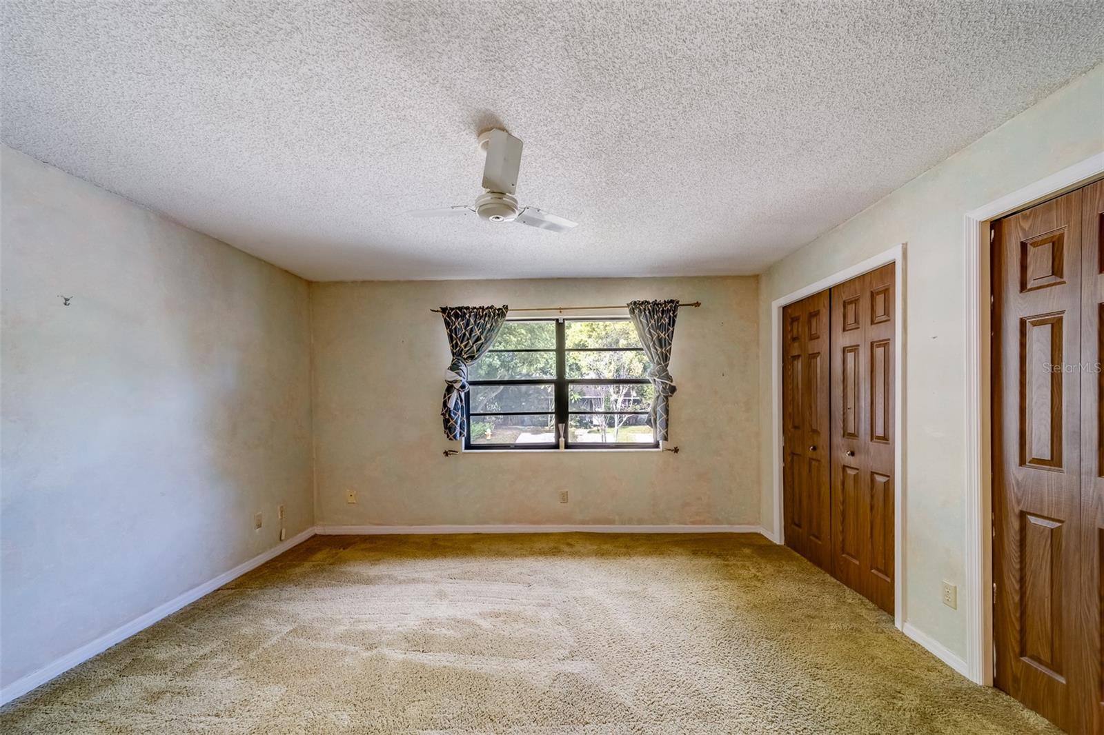 1249 Abbey Crescent Ln Property Photo 7