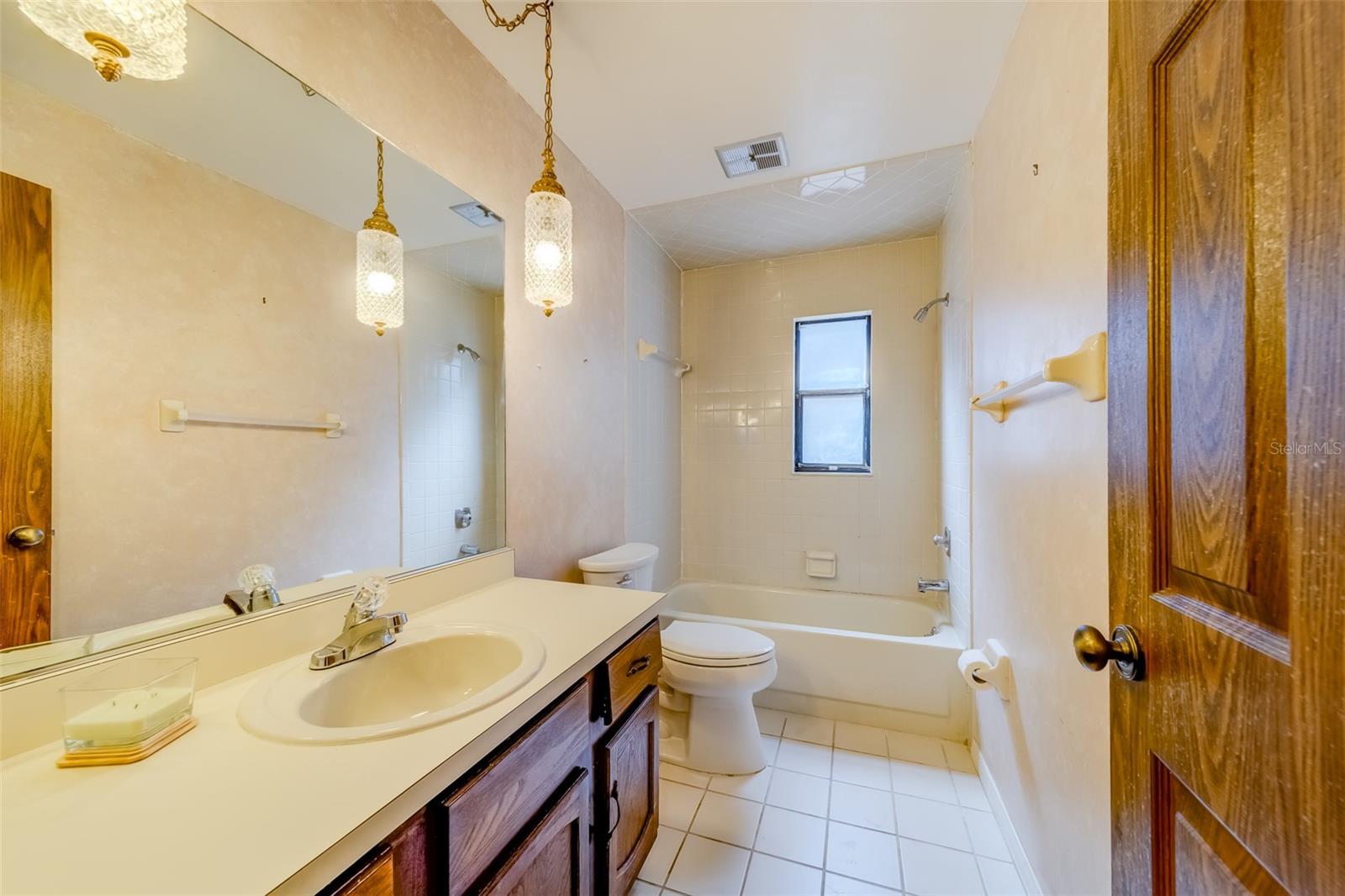 1249 Abbey Crescent Ln Property Photo 10