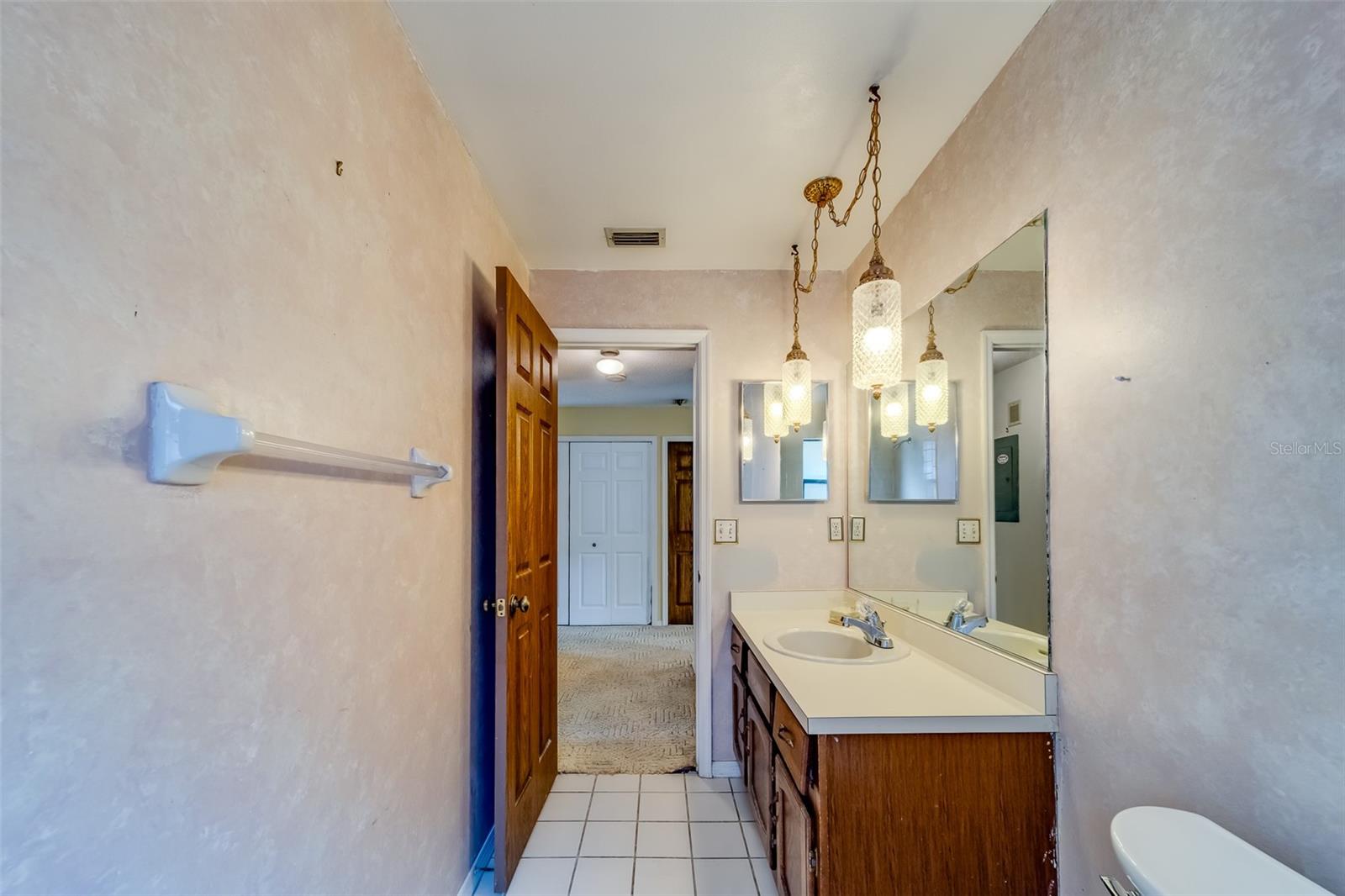 1249 Abbey Crescent Ln Property Photo 11