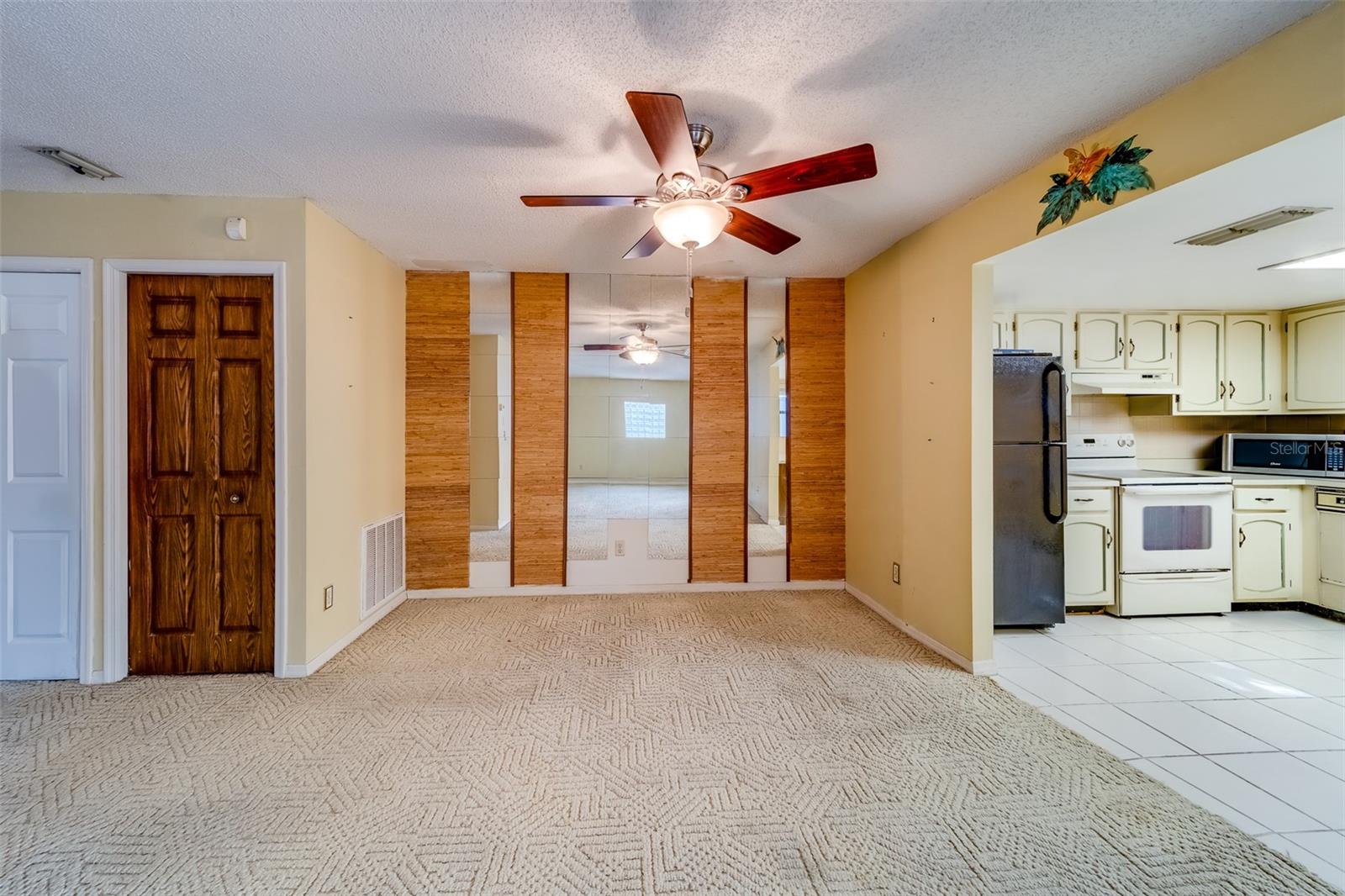 1249 Abbey Crescent Ln Property Photo 13