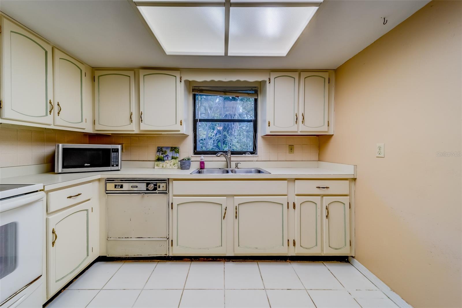 1249 Abbey Crescent Ln Property Photo 14