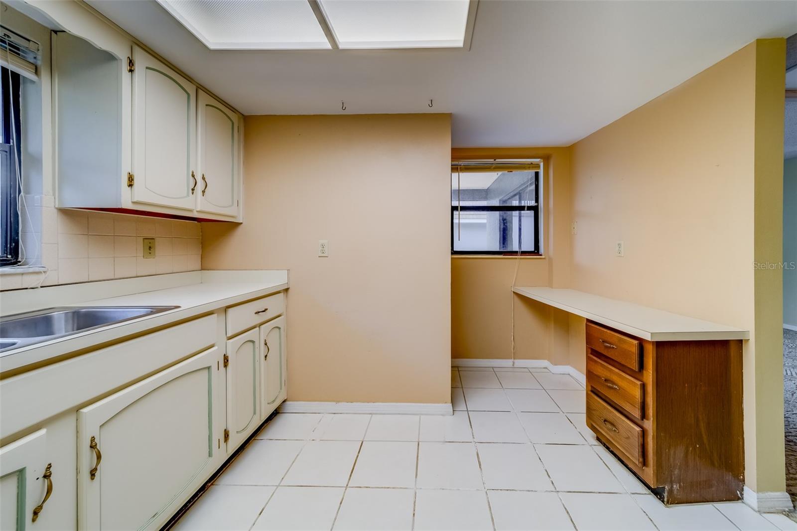 1249 Abbey Crescent Ln Property Photo 16