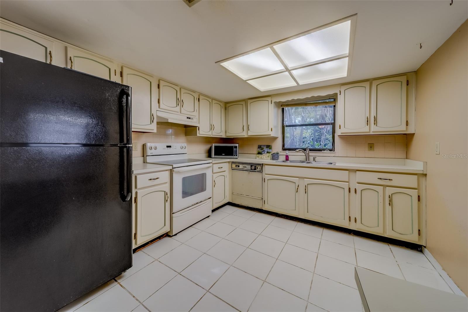 1249 Abbey Crescent Ln Property Photo 17