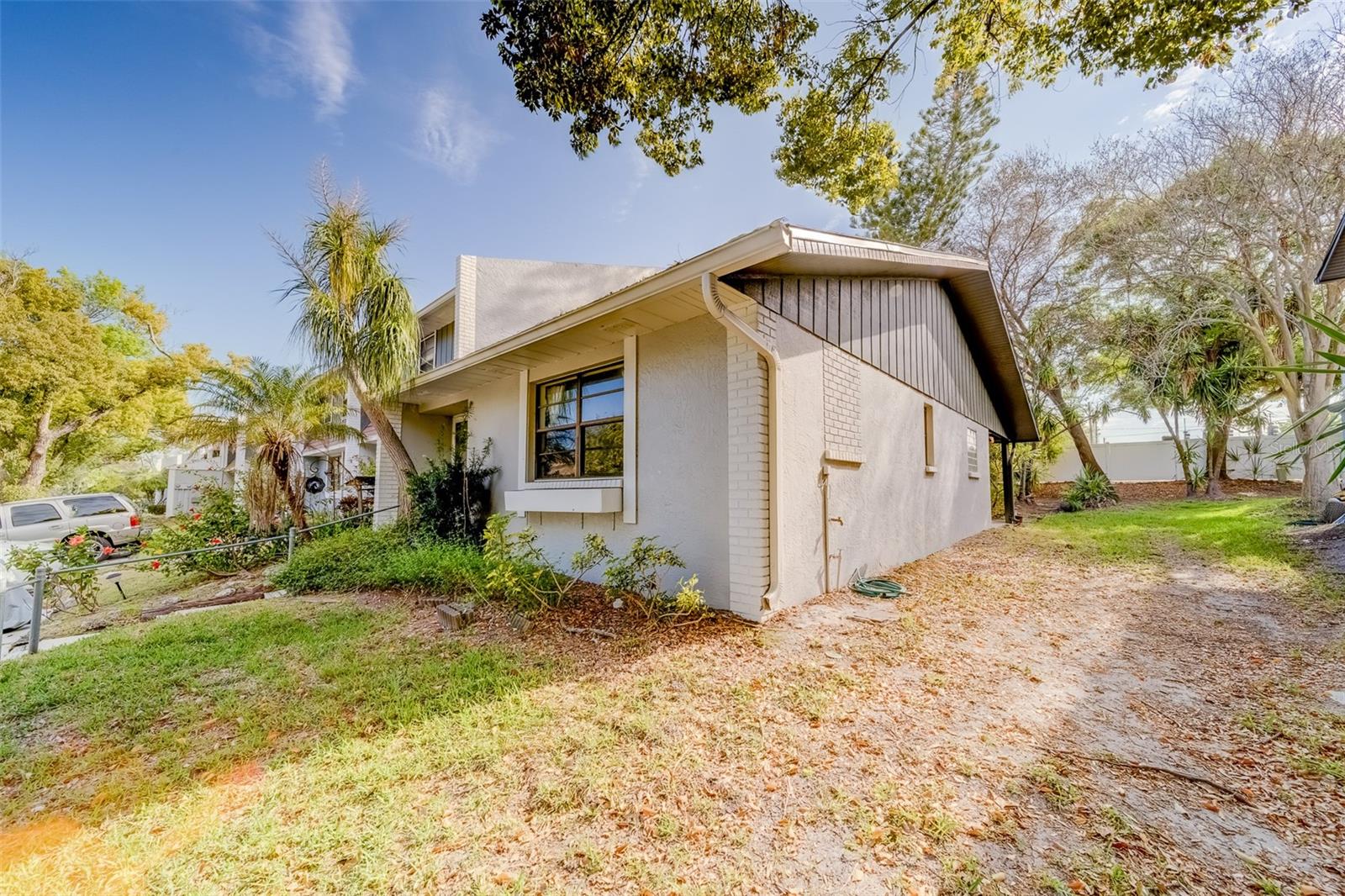 1249 Abbey Crescent Ln Property Photo 18