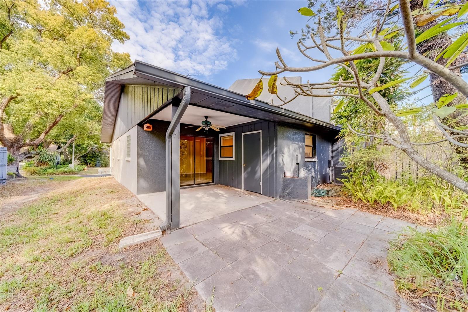 1249 Abbey Crescent Ln Property Photo 19