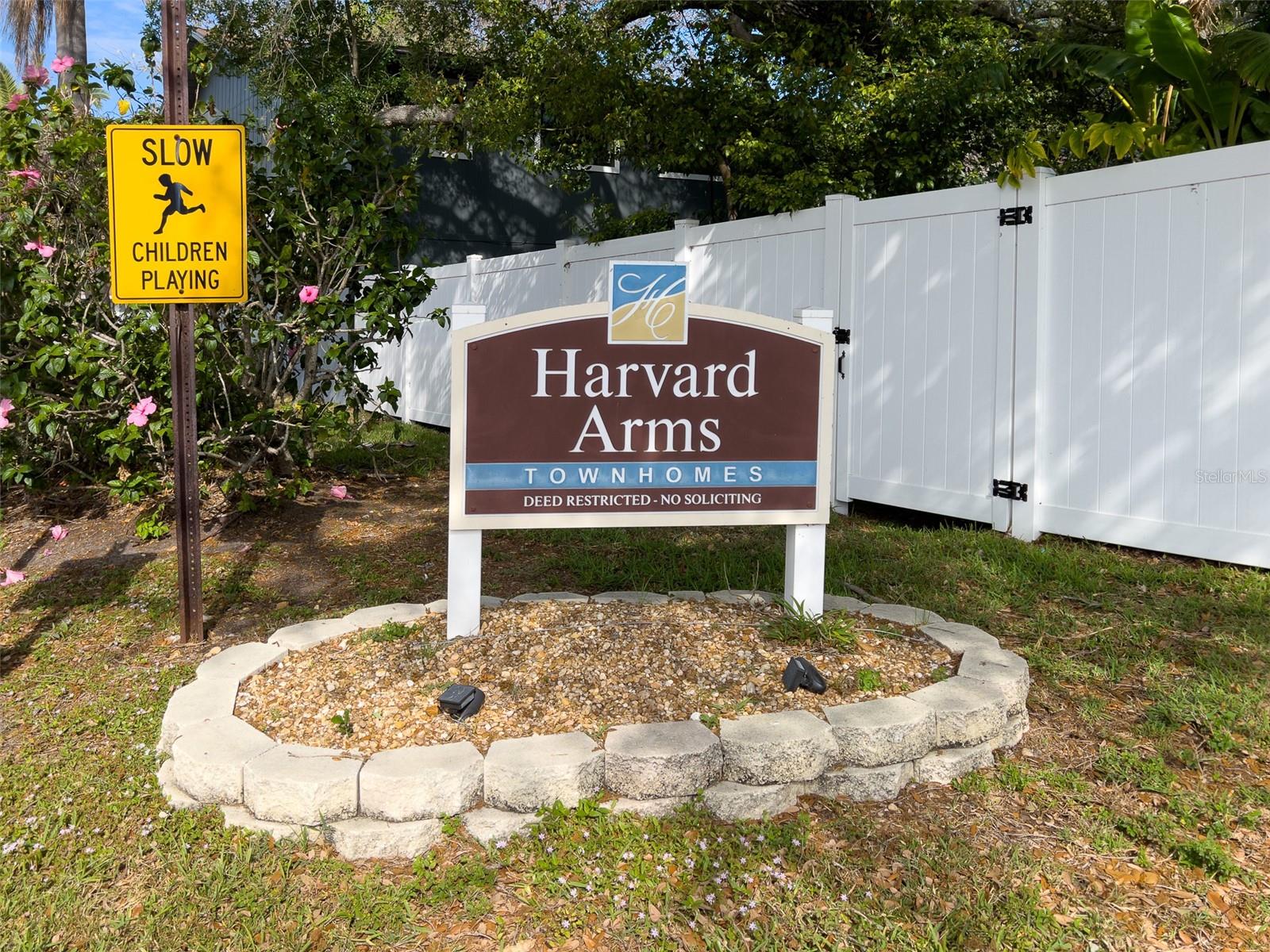 1249 Abbey Crescent Ln Property Photo 21