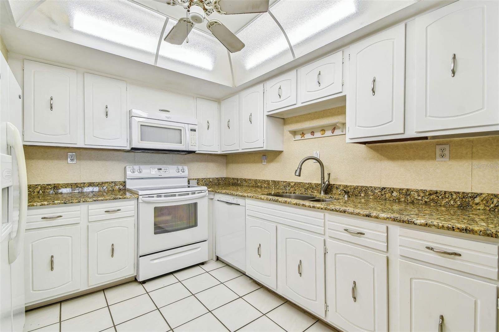 17920 Gulf Blvd #208 Property Photo 12
