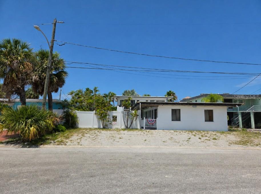 580 Bay Esplanade Property Photo 1