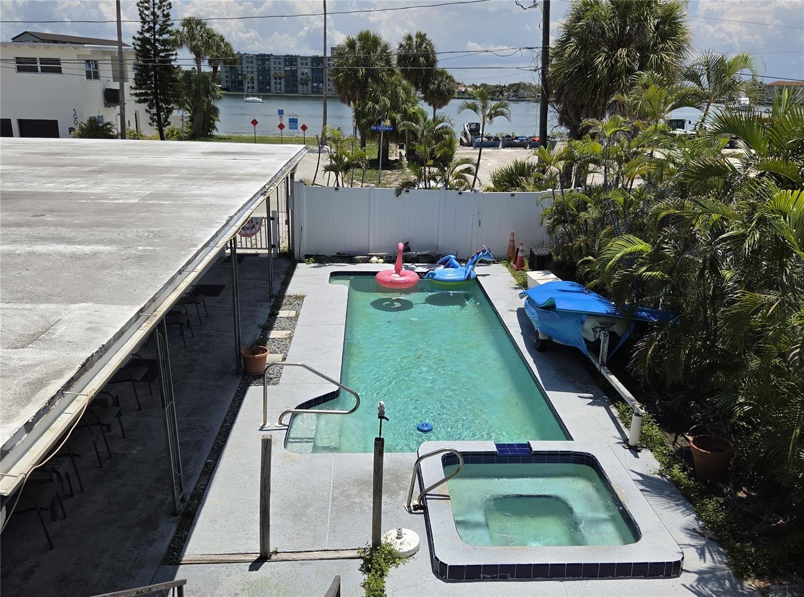 580 Bay Esplanade Property Photo 2