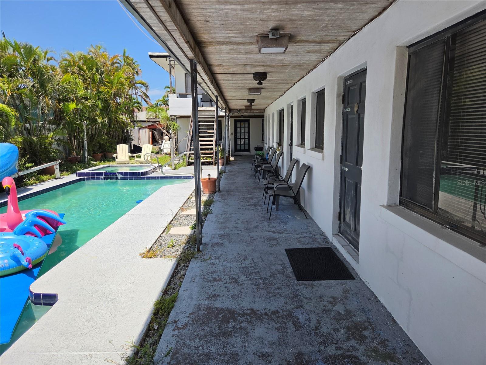 580 Bay Esplanade Property Photo 3