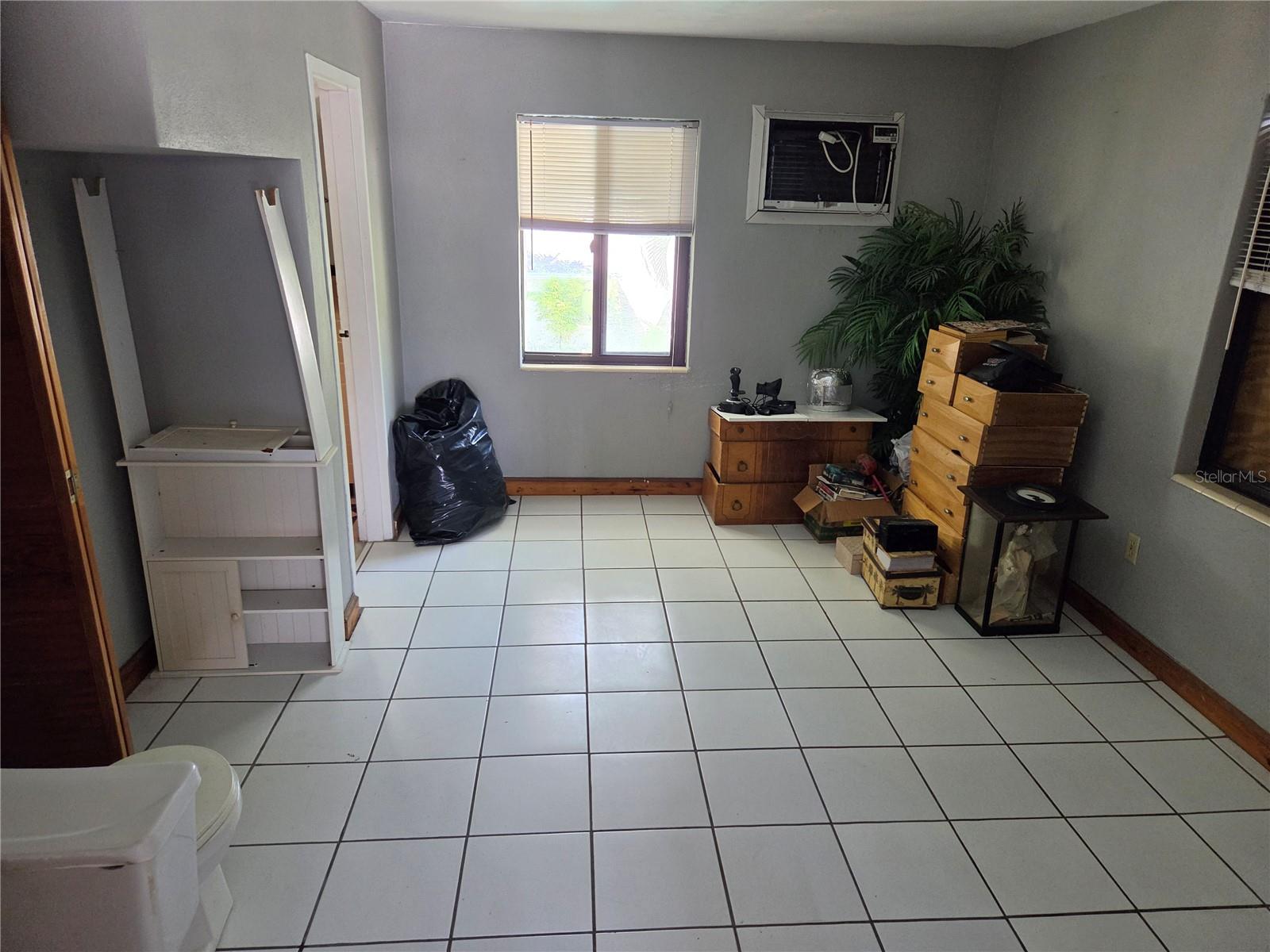 580 Bay Esplanade Property Photo 8