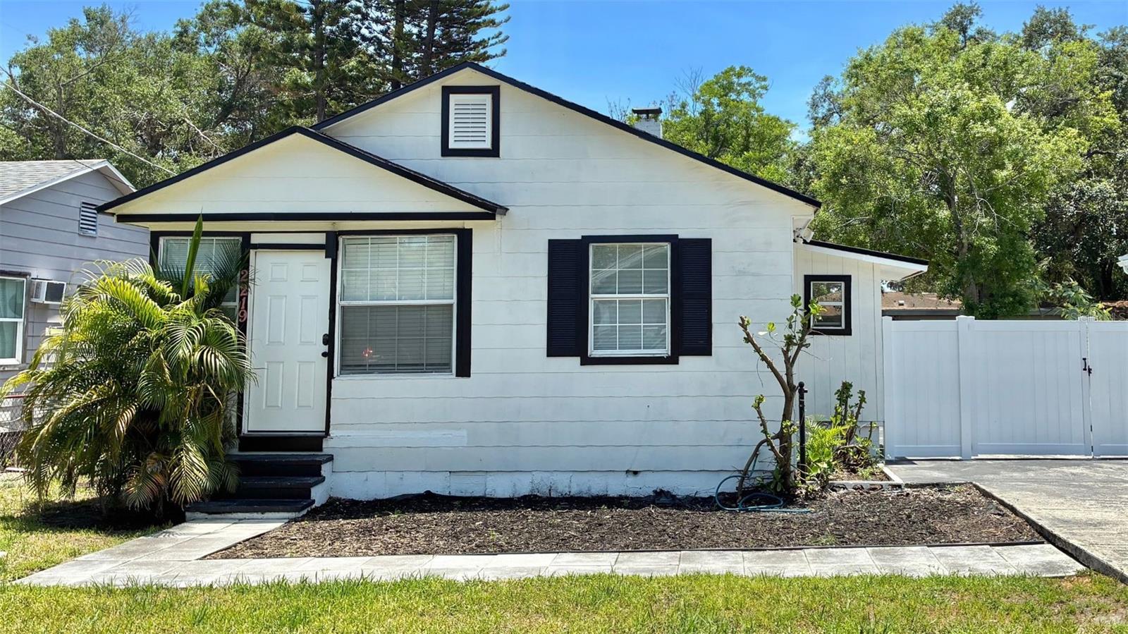 2219 Thrace St Property Photo 1