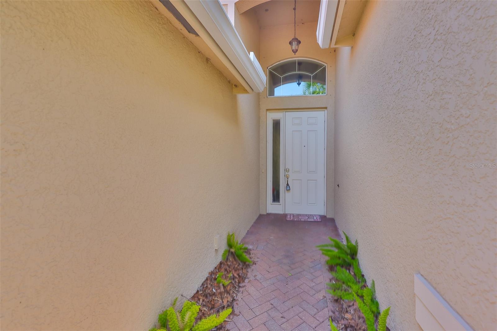 16227 Cape Coral Dr Property Photo 6